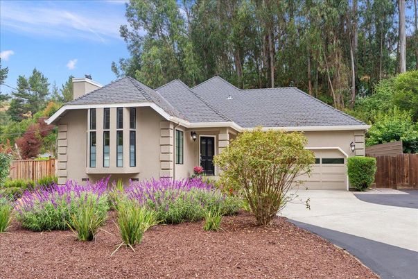 Attached, Exterior, Facade, Ranch