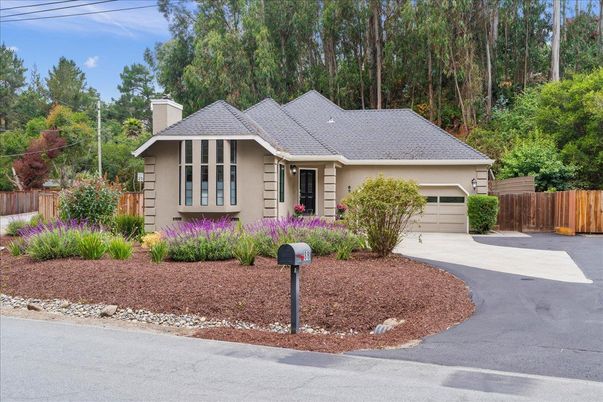 Attached, Exterior, Facade, Ranch