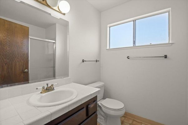 Bathroom, Interior, Tile Countertops
