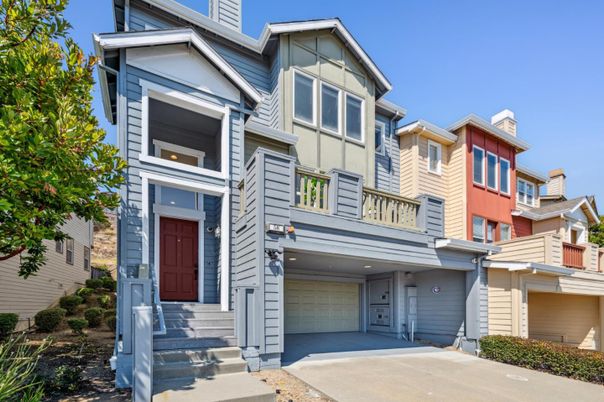 Attached, Exterior, Facade, Rowhouse