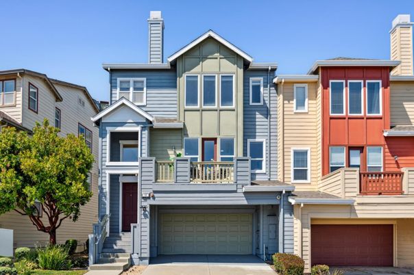 Attached, Exterior, Facade, Rowhouse