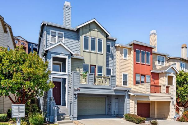 Attached, Exterior, Facade, Rowhouse