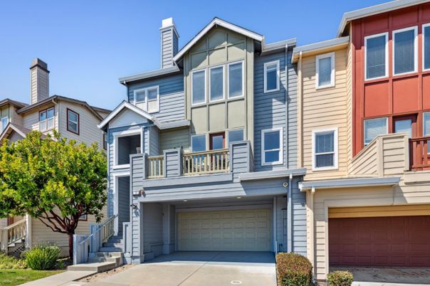 Attached, Exterior, Facade, Rowhouse