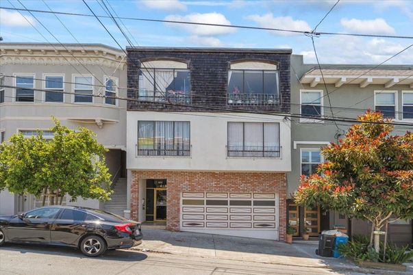 Attached, Exterior, Facade, Brick Facade, Rowhouse