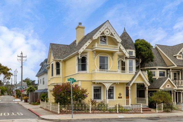 Exterior, Facade, Queen Anne Victorian
