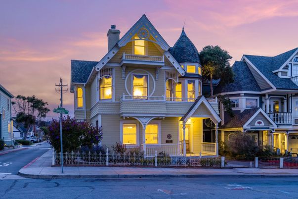 Exterior, Facade, Queen Anne Victorian