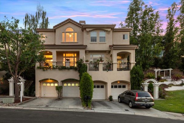 Attached, Exterior, Facade, Mediterranean