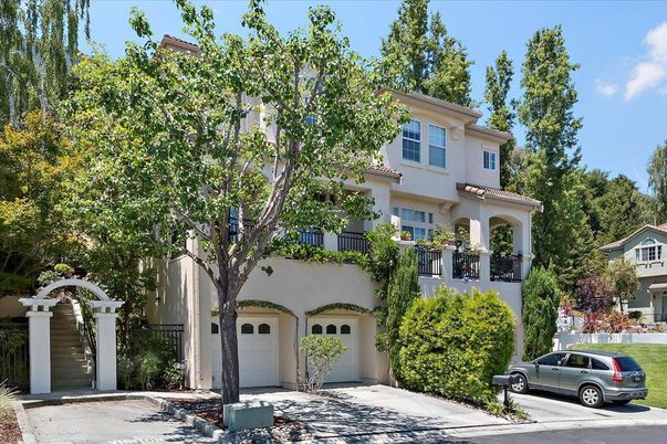 Attached, Exterior, Facade, Mediterranean