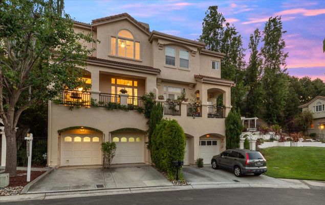Attached, Exterior, Facade, Mediterranean