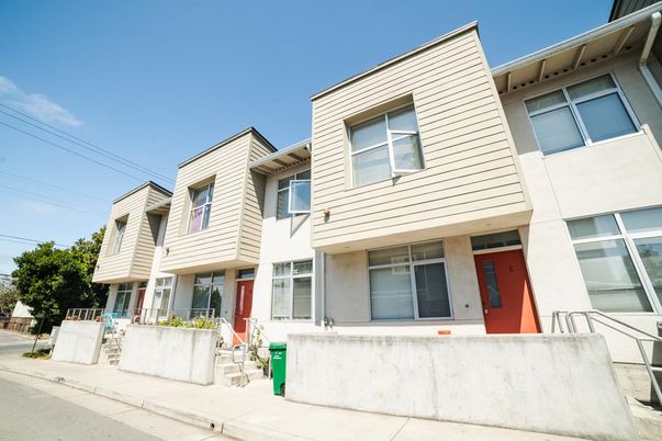 Exterior, Facade, Rowhouse