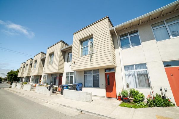Exterior, Facade, Rowhouse