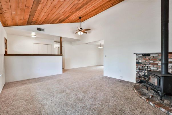 Empty room, Interior, Pendant Lights, Wooden Ceilings