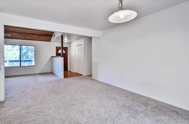 Empty room, Interior, Pendant Lights, Wooden Beams, Wooden Ceilings