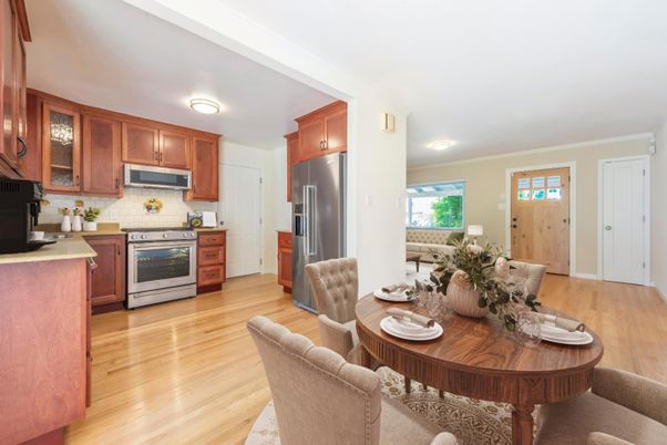 Dining room, Interior, Kitchen, Living room, Stainless Steel Appliances, Wood Texture Flooring