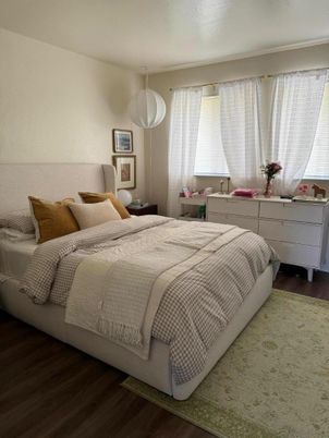 Bedroom, Interior, Pendant Lights, Wood Texture Flooring