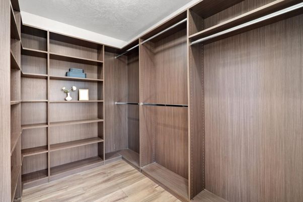 Interior, Walk-in Closets, Wood Texture Flooring