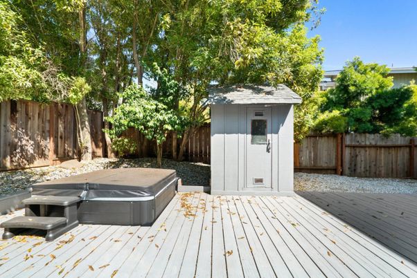 Exterior, Hot Tub