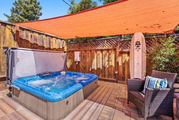 Exterior, Hot Tub