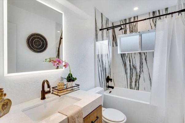 Bathroom, Interior, Recessed Lighting