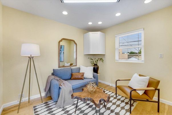 Interior, Living room, Recessed Lighting, Wood Texture Flooring