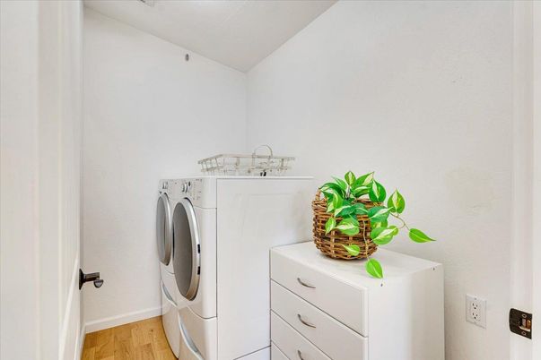 Interior, Washer, Wood Texture Flooring