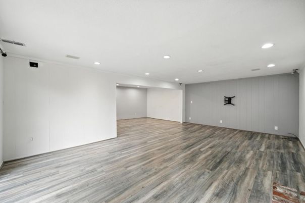 Empty room, Interior, Recessed Lighting, Wood Texture Flooring