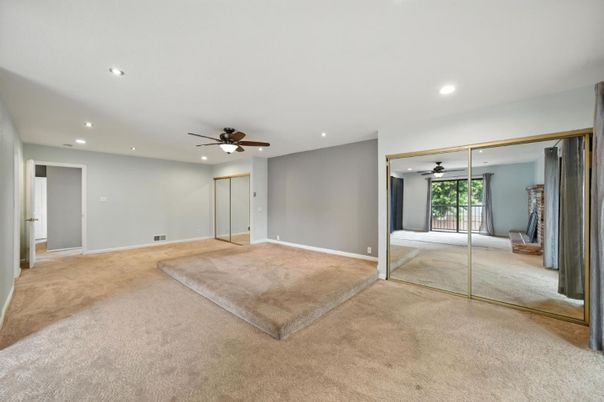 Empty room, Interior, Recessed Lighting