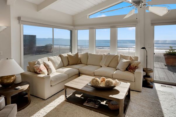 Interior, Living room, Water