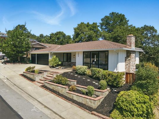 Attached, Exterior, Facade, Ranch