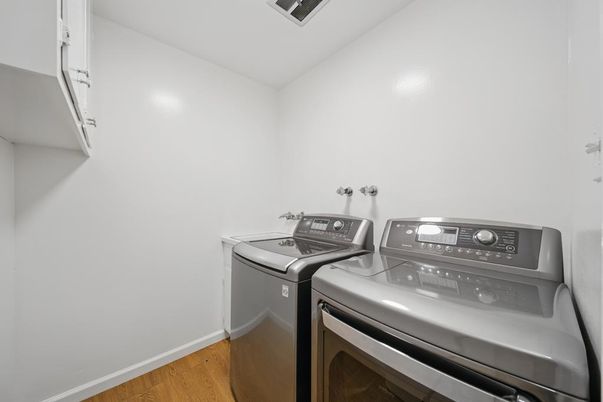 Interior, Washer, Wood Texture Flooring