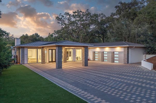 Attached, Exterior, Facade, Ranch