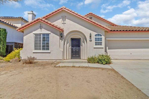 Attached, Exterior, Facade, Spanish Mediterranean