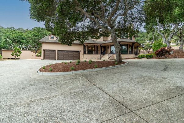 Attached, Exterior, Facade, Ranch