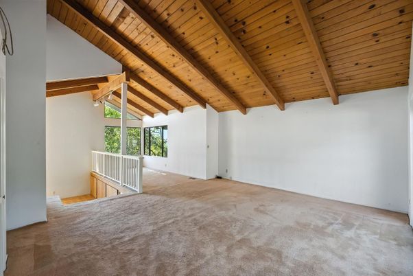Empty room, Interior, Wooden Beams, Wooden Ceilings