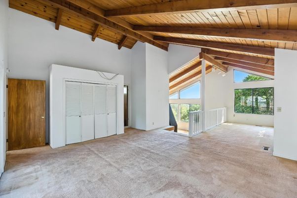 Empty room, Interior, Wooden Beams, Wooden Ceilings