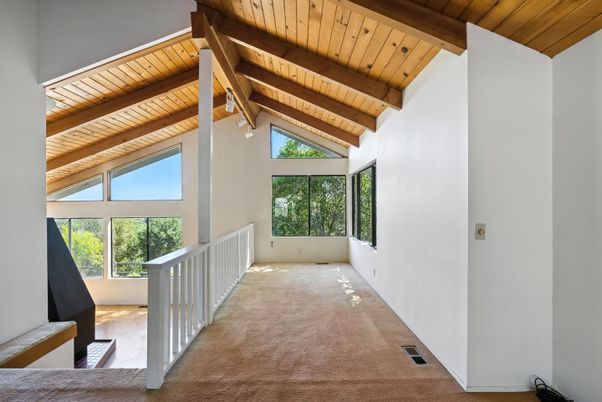 Empty room, Interior, Wooden Beams, Wooden Ceilings