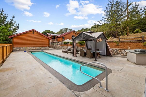 Exterior, Pool