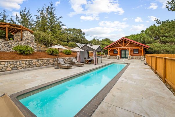 Exterior, Pool