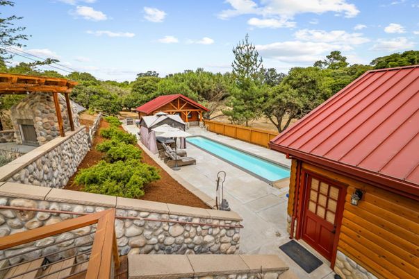 Exterior, Pool