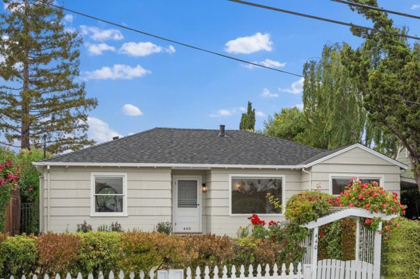 Exterior, Facade, Ranch