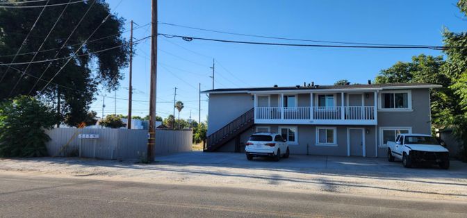 Exterior, Facade, Raised Ranch