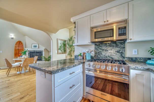 Dining room, Interior, Kitchen, Stainless Steel Appliances, Wood Texture Flooring
