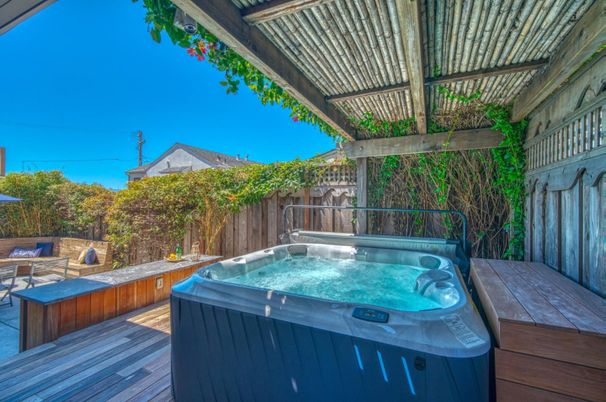 Exterior, Hot Tub