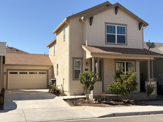Attached, Exterior, Facade, American Craftsman