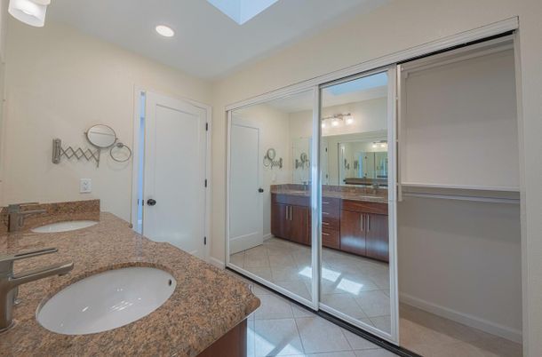 Bathroom, Dual Sink Vanities, Interior, Recessed Lighting