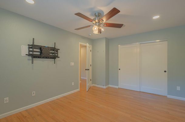 Empty room, Interior, Recessed Lighting, Wood Texture Flooring