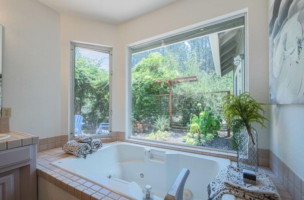 Bathroom, Interior, Tile Countertops