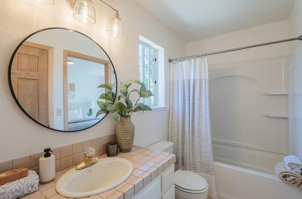 Bathroom, Interior, Tile Countertops