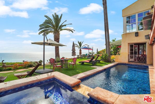 Exterior, Pool, Water