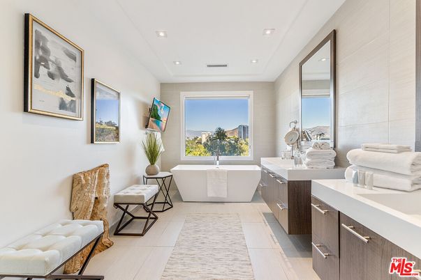 Bathroom, Dual Sink Vanities, Free Standing Baths, Interior, Recessed Lighting